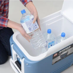 Igloo MaxCold 40 Wheeled Ice 38 Litre Cool Box -Outdoor Gear Store maxcold 40 quart open filling 06010.1425290293