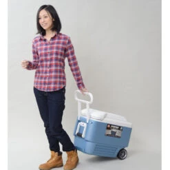 Igloo MaxCold 40 Wheeled Ice 38 Litre Cool Box -Outdoor Gear Store maxcold 40 quart pulled 49103.1425290301