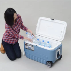 Igloo MaxCold 60 Roller Cool Box Wheeled Ice Chest 13 Igloo MaxCold 60 Roller Cool Box Wheeled Ice Chest -Outdoor Gear Store maxcold 60 quart open filling 23805.1425296394