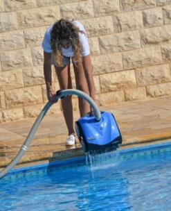 Dolphin Hybrid RS1 Swimming Pool Cleaning Robot -Outdoor Gear Store rs1 removing from water 85817.1429106823